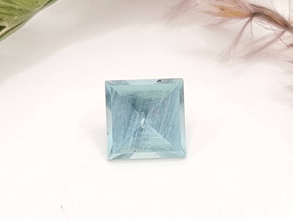 Echter quadratischer Aquamarine Spiegelschliff facettiert, feines Blau 6,5mm 1,12ct (Nr.1159)