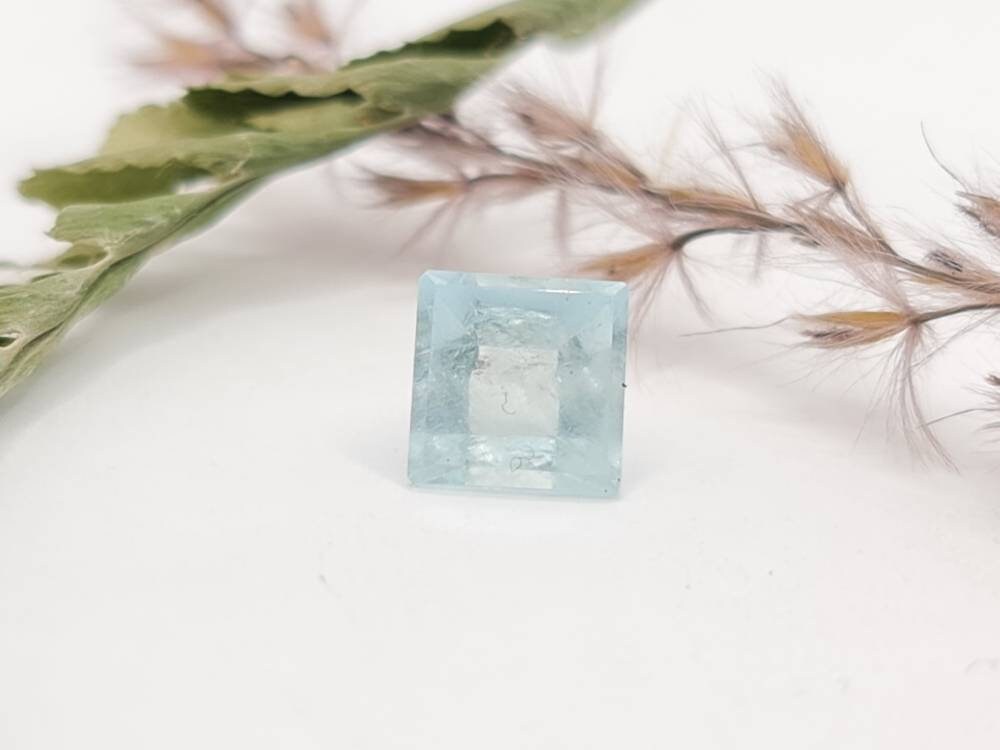 Echter facettierter Aquamarin quadratisch Spiegelschliff, schönes Blau 7mm 1,85ct (Nr.1160)