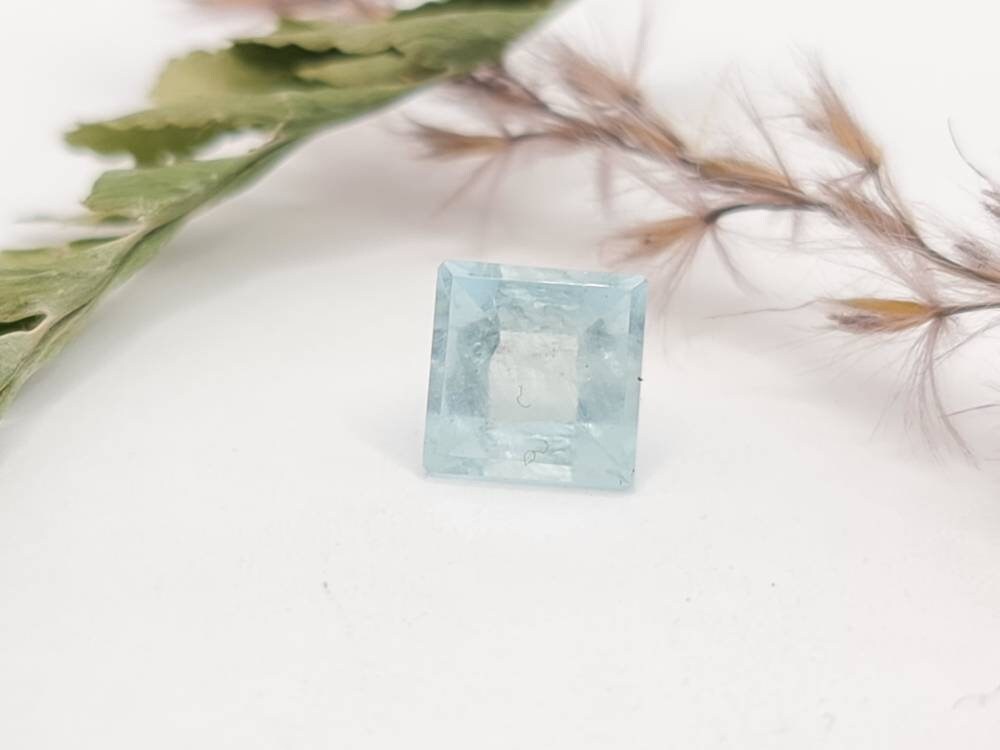 Echter facettierter Aquamarin quadratisch Spiegelschliff, schönes Blau 7mm 1,85ct (Nr.1160)