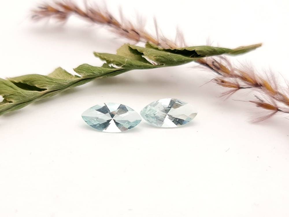 Ein Paar Aquamarine navette facettiert, feines Blau 10x5mm 1,57ct (Nr.1164)