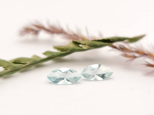 Ein Paar Aquamarine navette facettiert, feines Blau 10x5mm 1,57ct (Nr.1164)