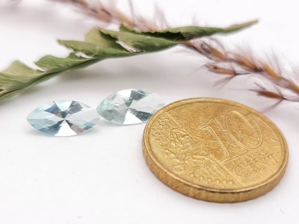 Ein Paar Aquamarine navette facettiert, feines Blau 10x5mm 1,57ct (Nr.1164)