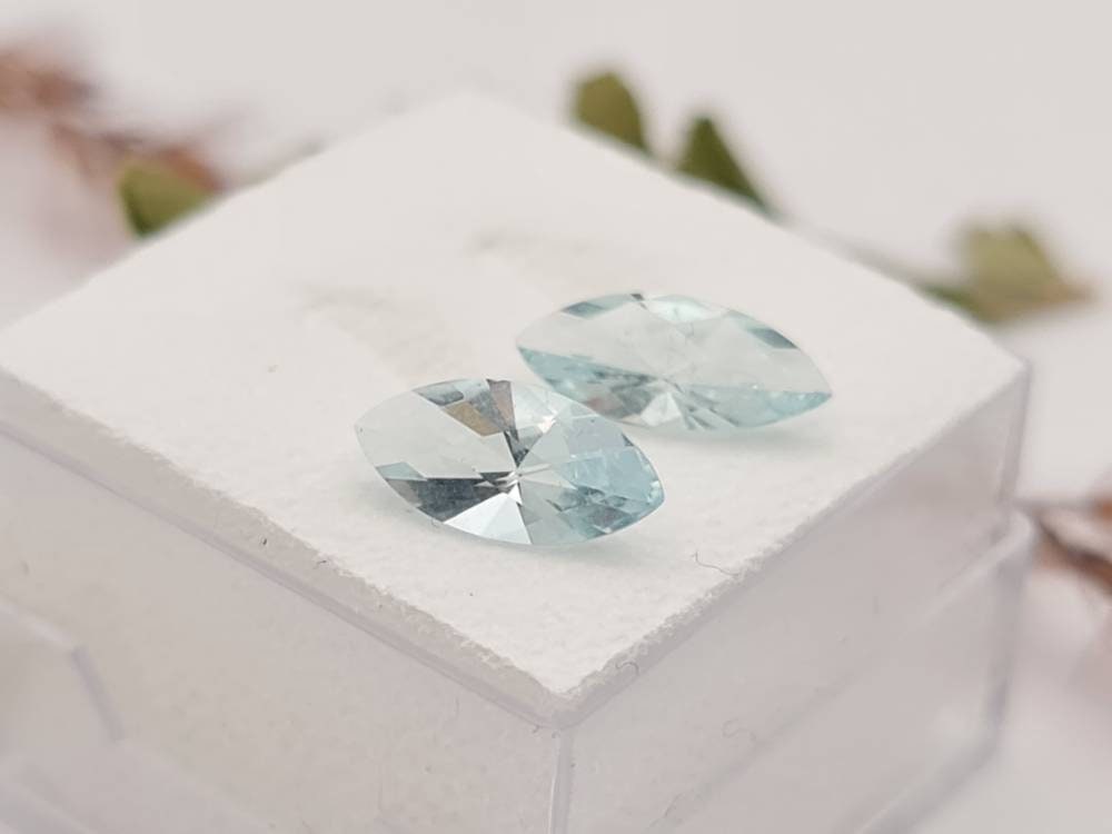 Ein Paar Aquamarine, hellblau in Navette facettiert 10x5mm 1,45ct (Nr.1170)