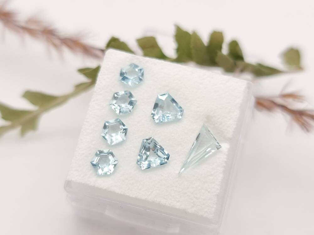 Lot blaue Aquamarine, verschiedene Formen und Größen 4-9mm 7Stück (Nr.1175)