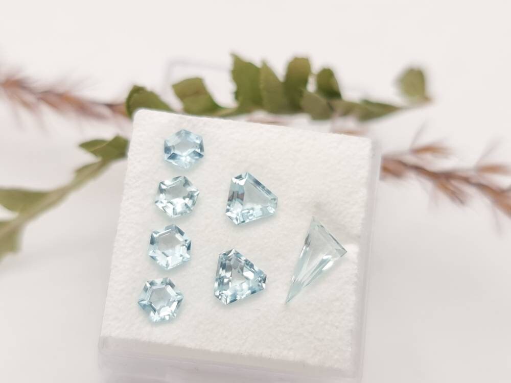 Lot blaue Aquamarine, verschiedene Formen und Größen 4-9mm 7Stück (Nr.1175)